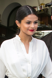 selenag260915BZNimage7.jpg