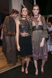 Etro Spring 2016 Backstage cLwjiTCLoMWx.jpg