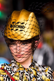 Moschino Spring 2016 Details ZUIYJjZ0wcux.jpg