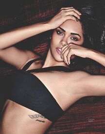 Esha-Gupta5.jpg