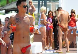 Hilarious pictures, funny photos, horrible bikinis, weird bikinis, lol, fun, craziness, crazy pictures, beach photos, beach h_0006.jpg