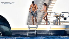 3781D9DD00000578-3754336-Clearly_having_slipped_into_the_laid_back_spirit_of_the_Med_the_-m-86_1471944508069.jpg