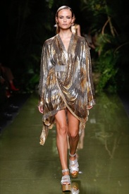 natasha_poly_ss_2017_Balmain_5.jpg