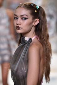 gigihadid220916BZNimage1.jpg