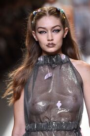 gigihadid220916BZNimage3.jpg