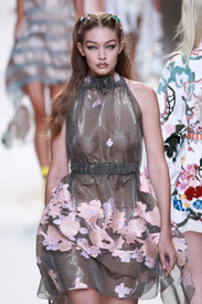 gigihadid220916BZNimage4.jpg