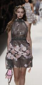 gigihadid220916BZNimage10.jpg