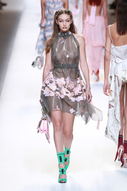 gigihadid220916BZNimage12.jpg