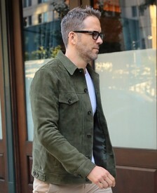 Ryan Reynolds Out NYC 0DvTAzdbaarl.jpg