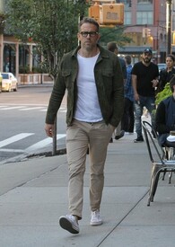 Ryan Reynolds Out NYC BWnTUszYzvYl.jpg