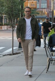 Ryan Reynolds Out NYC P6CheCSqNaQl.jpg