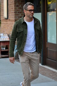 Ryan Reynolds Out NYC w8UyrSt6-vgl.jpg