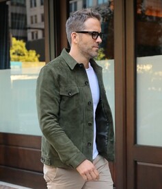 Ryan Reynolds Out NYC zG3_9DqMooHl.jpg