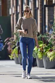 Nadine-Leopold-in-Blue-Jeans--02.jpg