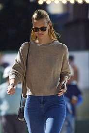 Nadine-Leopold-in-Blue-Jeans--03.jpg