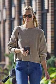 Nadine-Leopold-in-Blue-Jeans--04.jpg