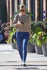 Nadine-Leopold-in-Blue-Jeans--07.jpg