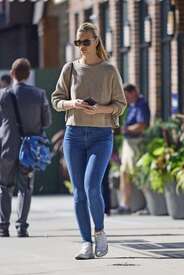 Nadine-Leopold-in-Blue-Jeans--08.jpg