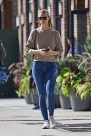 Nadine-Leopold-in-Blue-Jeans--10.jpg