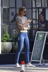 Nadine-Leopold-in-Blue-Jeans--12.jpg