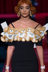 moschino-clpa-rs17-0311.jpg