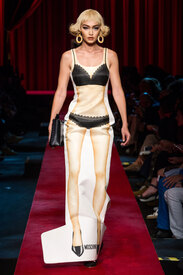 moschino-rs17-2504.jpg