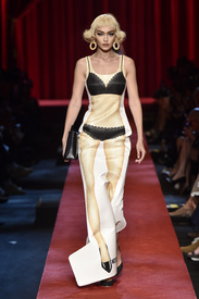 Rex_Moschino_5901971C.jpg