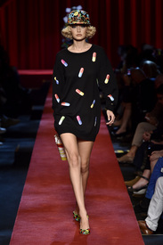 Rex_Moschino_5901971G.jpg