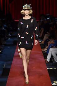 Rex_Moschino_5901971I.jpg