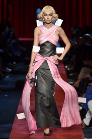 Rex_Moschino_5901971N.jpg