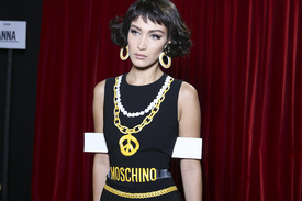 Rex_Moschino_5901974K.jpg