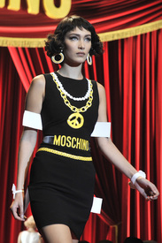 Rex_Moschino_5901978K.jpg