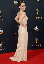 Emilia-Clarke--2016-Emmy-Awards--09.jpg