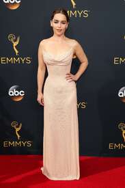 Emilia-Clarke--2016-Emmy-Awards--12.jpg