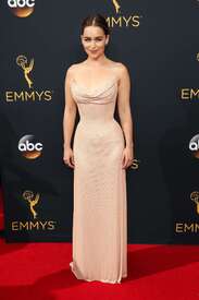 Emilia-Clarke--2016-Emmy-Awards--14.jpg