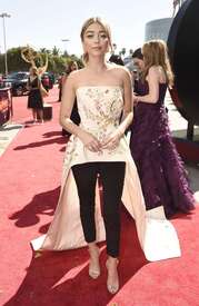 Sarah-Hyland--2016-Emmy-Awards--10.jpg