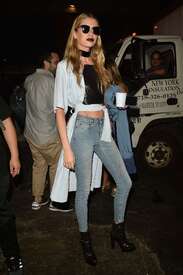 Stella-Maxwell-in-Skinny-Jeans--09.jpg