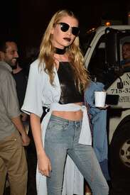Stella-Maxwell-in-Skinny-Jeans--10.jpg