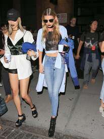 Stella-Maxwell-in-Skinny-Jeans--11.jpg