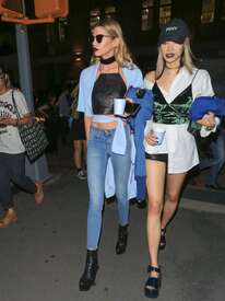 Stella-Maxwell-in-Skinny-Jeans--14.jpg
