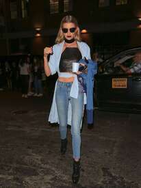 Stella-Maxwell-in-Skinny-Jeans--16.jpg