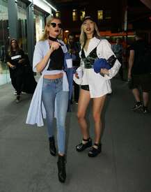 Stella-Maxwell-in-Skinny-Jeans--19.jpg