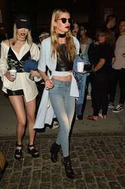Stella-Maxwell-in-Skinny-Jeans--20.jpg