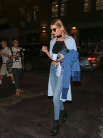 Stella-Maxwell-in-Skinny-Jeans--22.jpg