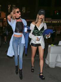 Stella-Maxwell-in-Skinny-Jeans--23.jpg