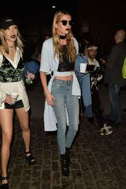 Stella-Maxwell-in-Skinny-Jeans--26.jpg