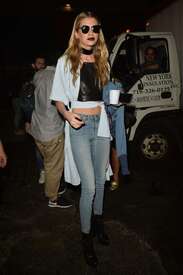 Stella-Maxwell-in-Skinny-Jeans--27.jpg