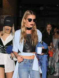 Stella-Maxwell-in-Skinny-Jeans--28.jpg