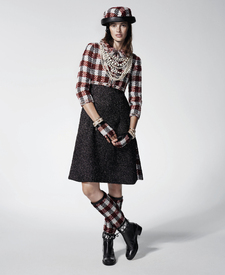 elle-us-october-2016-amanda-murphy-by-liz-collins-07.jpg