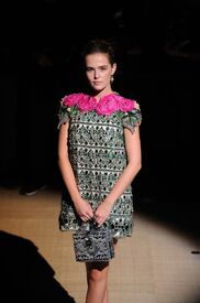 zoey-deutch-at-dolce-gabbana-fashion-show-at-milan-fashion-week-09-25-2016_1.jpg